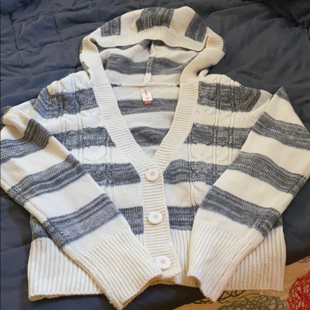 No boundaries hooded sweater with buttons
